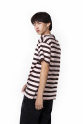 Camiseta manga corta a rayas rosada con diseño college
