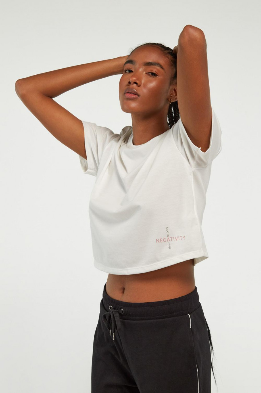Camiseta crema clara manga corta con estampado minimalista