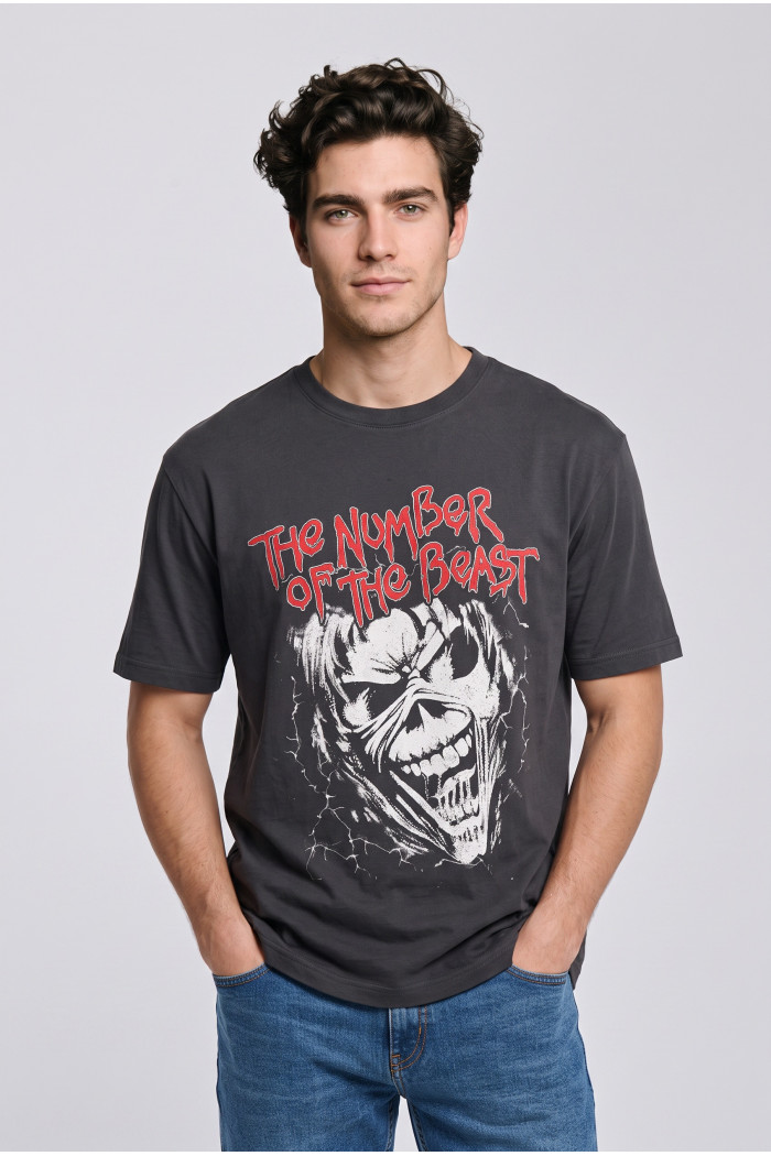 Camiseta negra manga corta oversize de Iron Maiden
