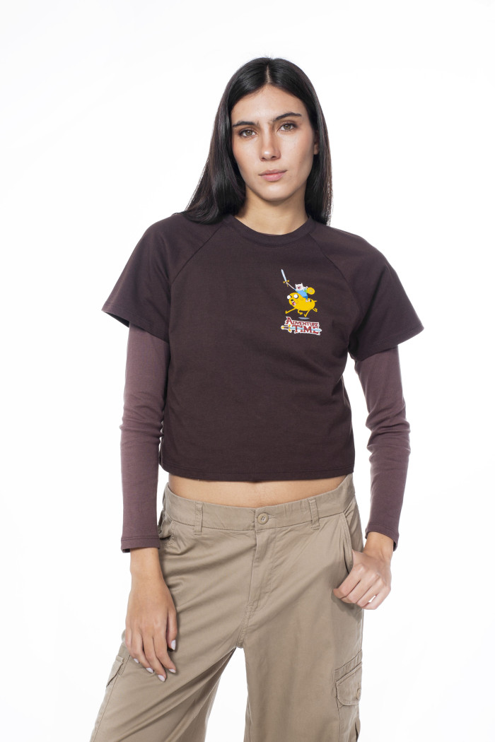 Camiseta crop top café con manga ranglan de Hora de Aventura
