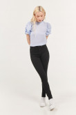 Blusa cuello alto azul clara con mangas cortas tipo globo