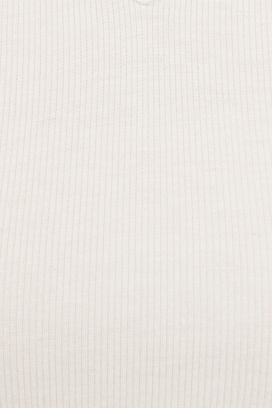 Camiseta manga corta con texturas crema claro y abertura en frente