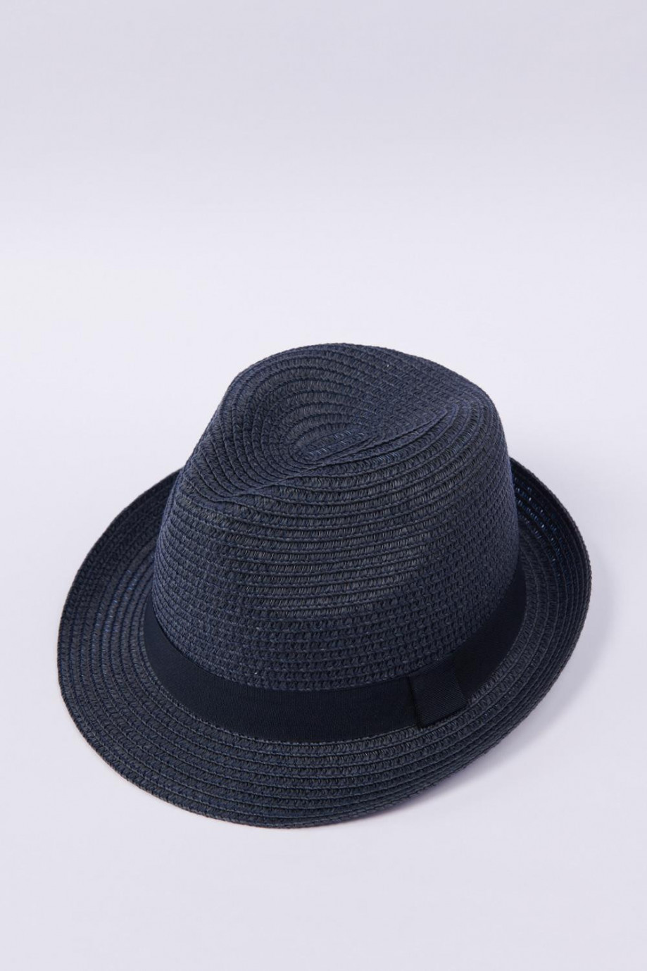 Sombrero tejido gris oscuro con cinta decorativa negra