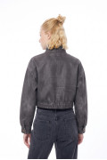 Chaqueta cropped de jean gris intensa con cuello alto

