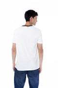 Camiseta crema con cuello redondo café y arte college
