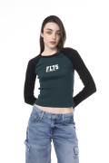 Camiseta manga ranglan larga verde con diseños college
