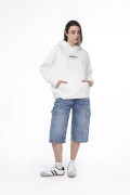Buzo con capota crema claro oversize y estampados college
