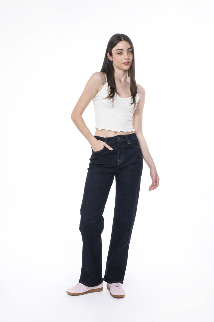 Jean straight leg infaltables tiro bajo azul con bota recta

