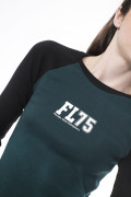 Camiseta manga ranglan larga verde con diseños college
