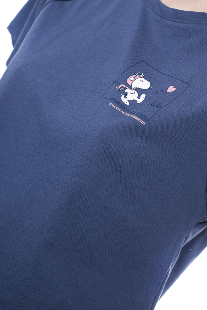Camiseta crop top azul de Snoopy con manga ranglan corta
