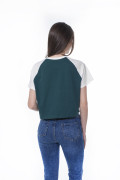 Camiseta crop top verde oscura college con manga ranglan

