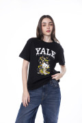 Camiseta negra de Snoopy & Yale con manga corta
