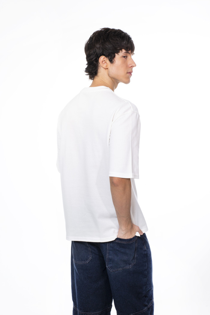 Camiseta oversize unicolor manga corta con bolsillo

