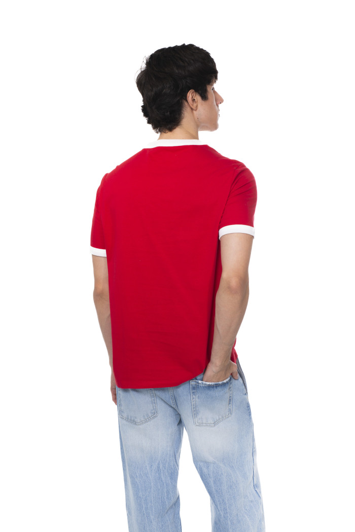 Camiseta cuello redondo roja con contrastes blancos
