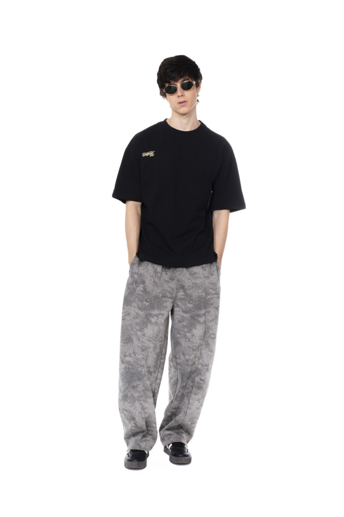 Camiseta oversize unicolor con textos y manga corta

