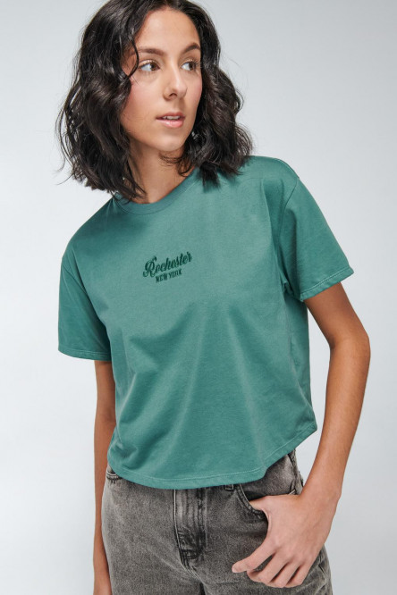 Camiseta manga corta verde medio con bordado de letras