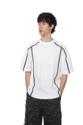 Camiseta oversize unicolor manga corta con franjas y texto
