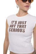 Camiseta cuello redondo unicolor con texto estampado
