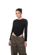 Blusa cuello alto negra con manga larga y texturas
