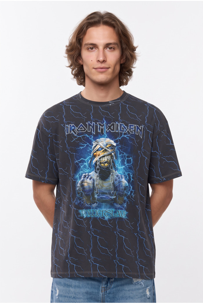 Camiseta cuello redondo oversize negra de Iron Maiden
