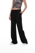 Pantalón jogger negro con bota ancha y cintura elástica
