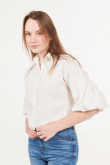 Blusa camisera blanca de cuello clásico en 100% algodón ligero