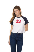 Camiseta crema crop top manga ranglan con arte college