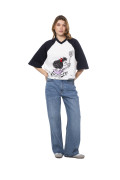 Camiseta oversize crop top crema de Mafalda con manga ranglan