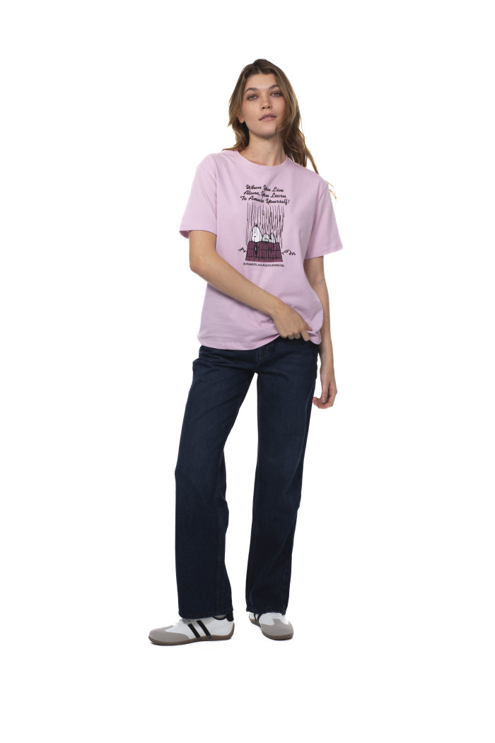 Camiseta manga corta lila clara con diseño de Snoopy