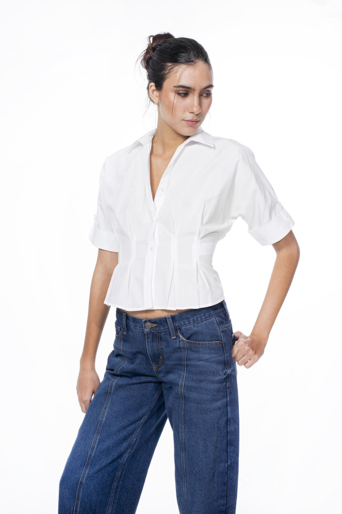 Blusa crop unicolor con cuello camisero y manga 3/4
