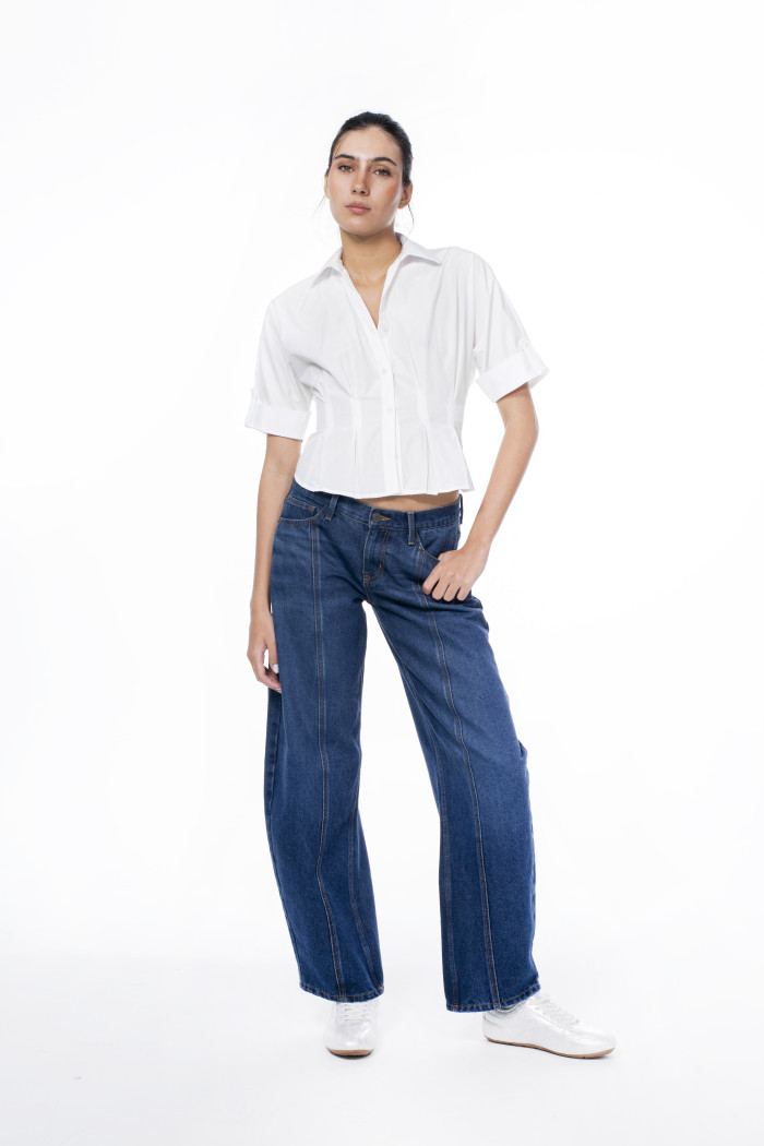 Blusa crop unicolor con cuello camisero y manga 3/4
