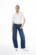 Blusa crop unicolor con cuello camisero y manga 3/4
