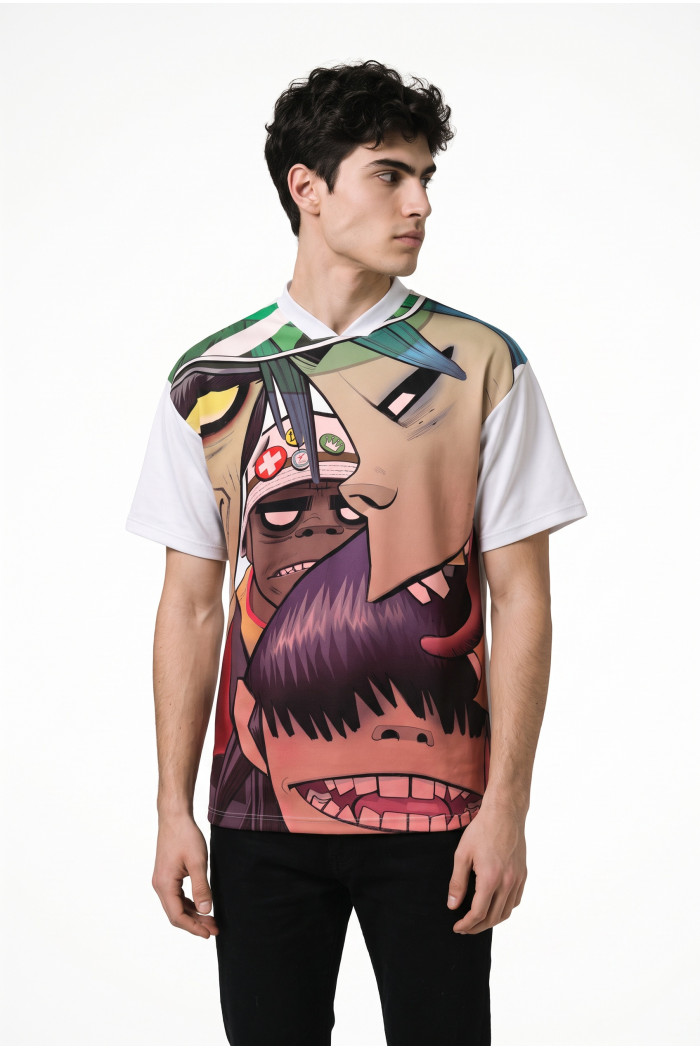Camiseta cuello V crema clara con arte de Gorillaz
