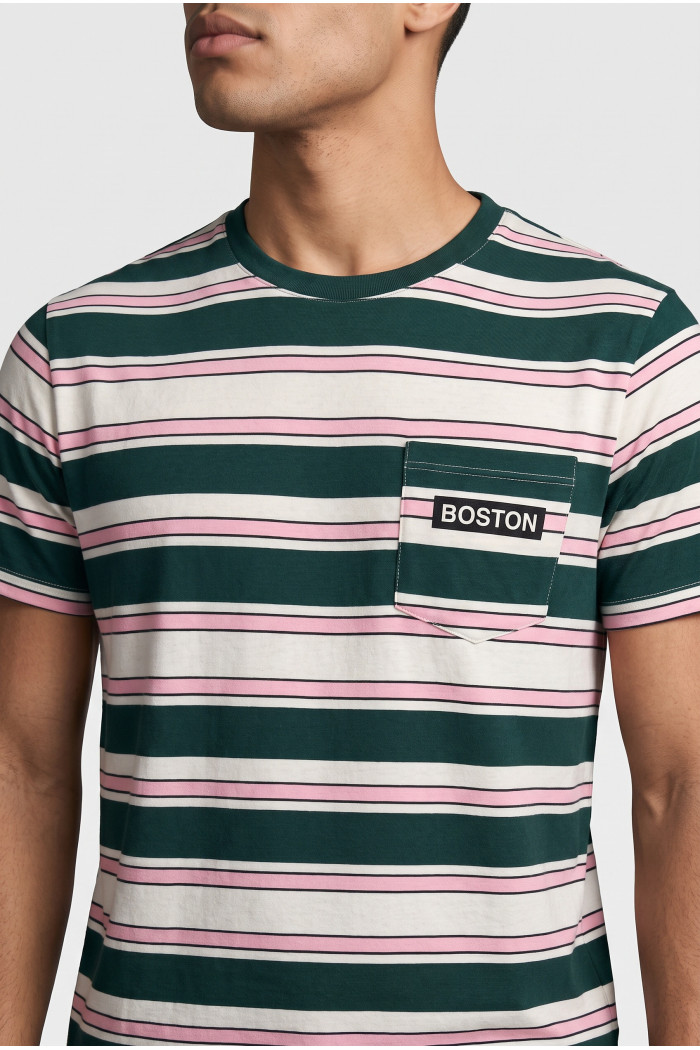 Camiseta a rayas college crema con bolsillo y manga corta

