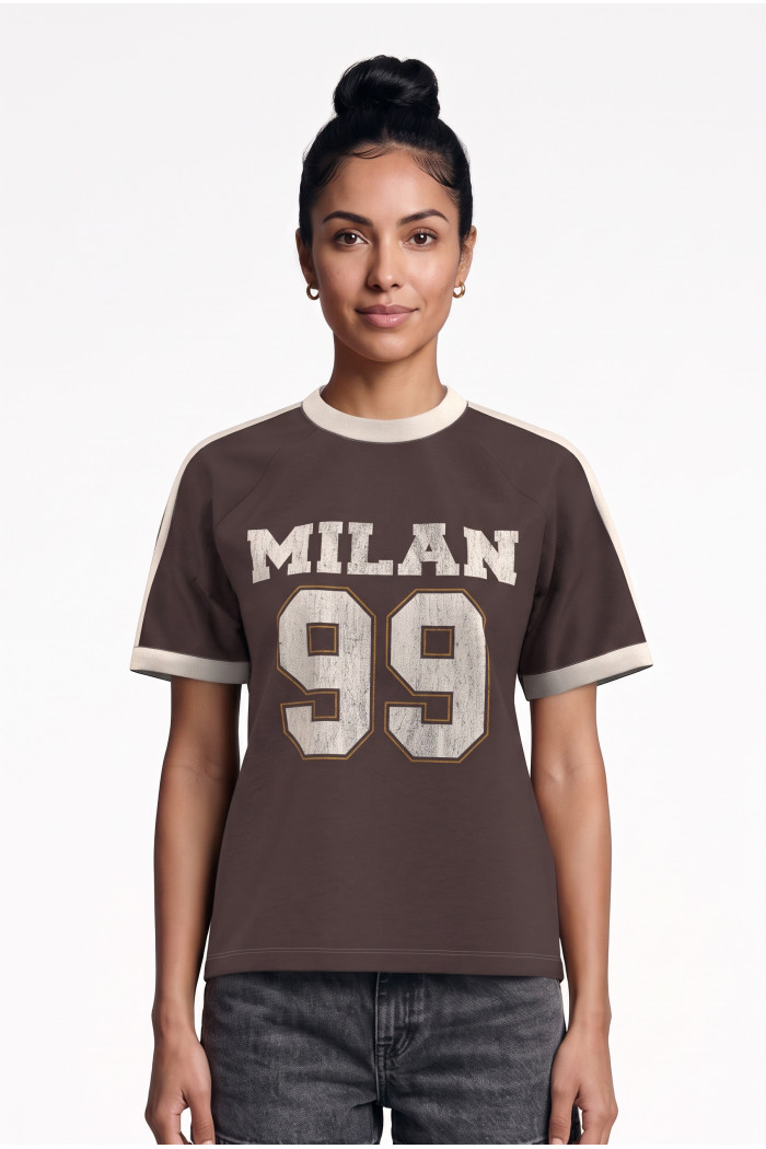 Camiseta manga ranglan café college con contrastes
