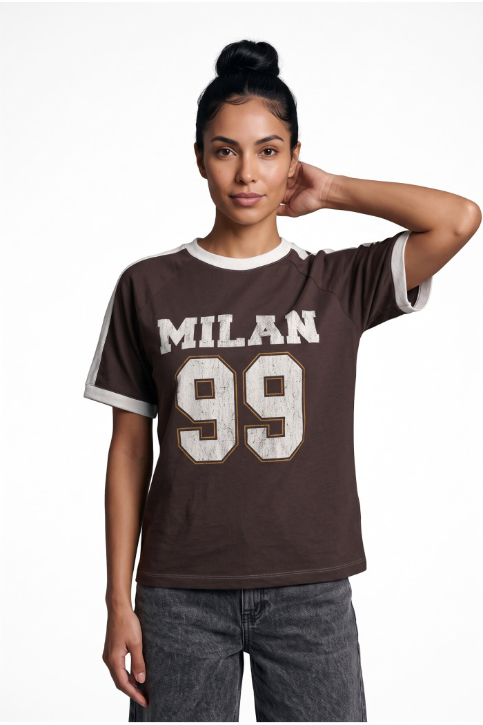 Camiseta manga ranglan café college con contrastes
