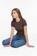 Camiseta unicolor cuello redondo con finas texturas
