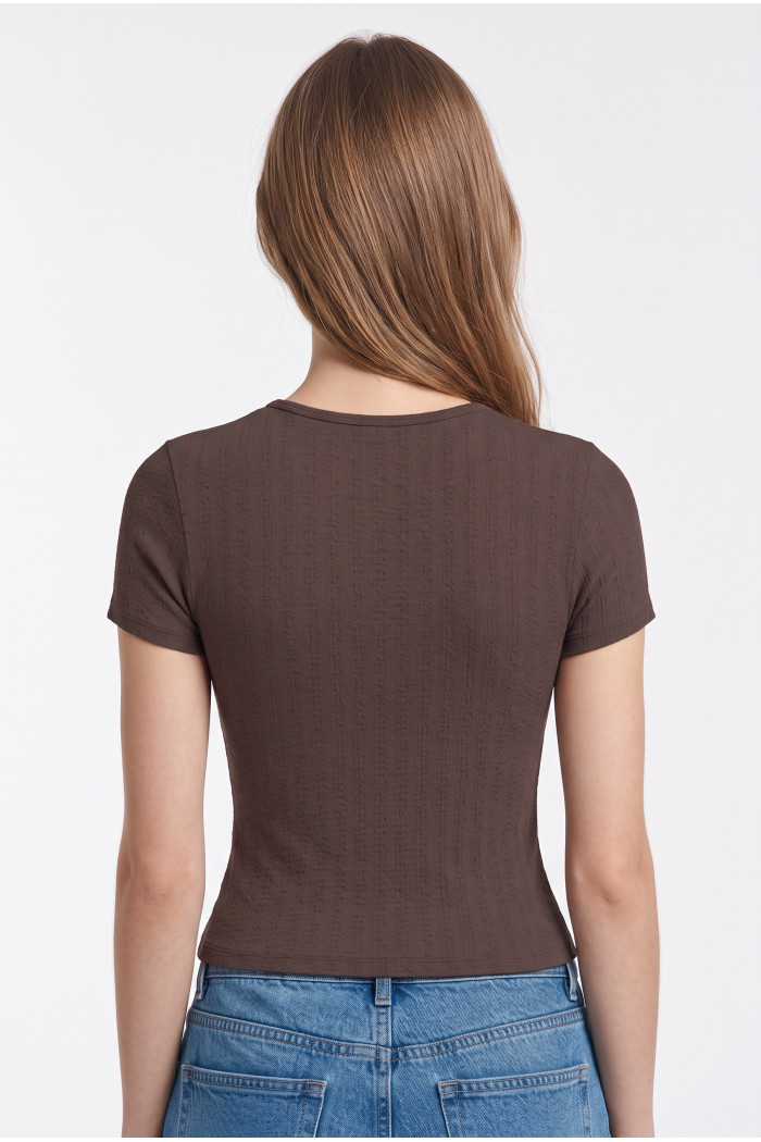 Camiseta unicolor cuello redondo con finas texturas
