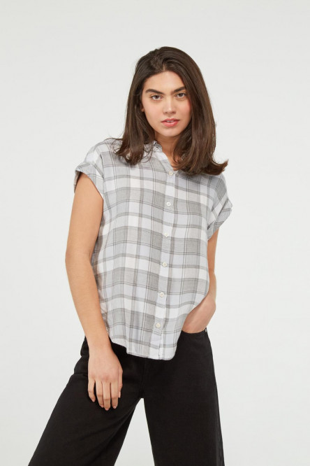 Blusa unicolor manga corta con estampado continuo de cuadros