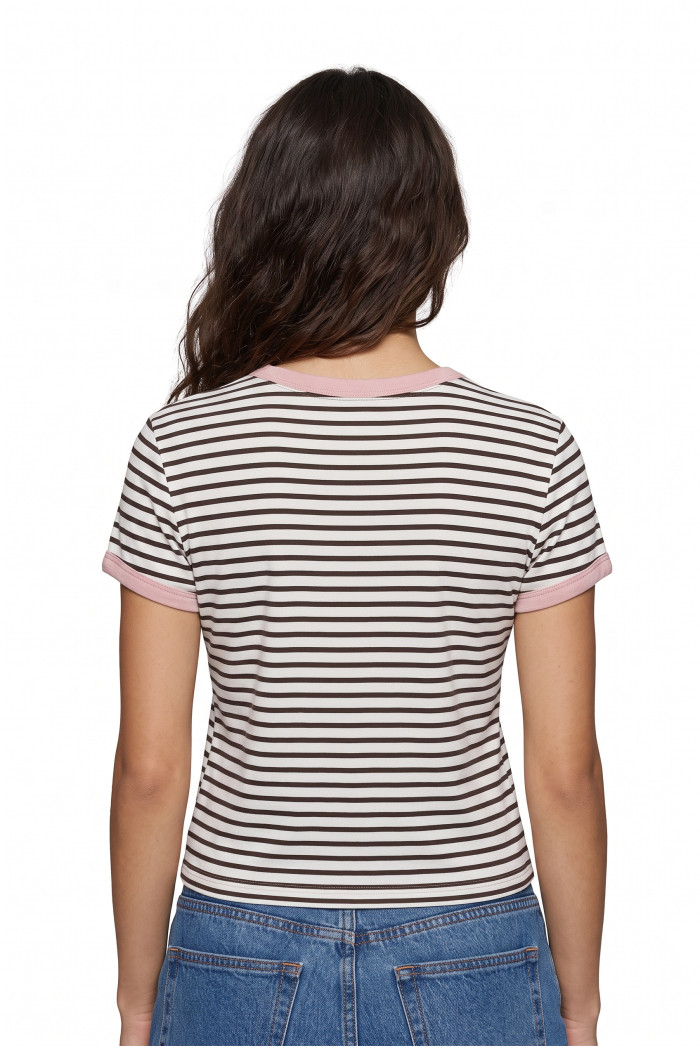 Camiseta manga corta a rayas crema con contrastes rosados
