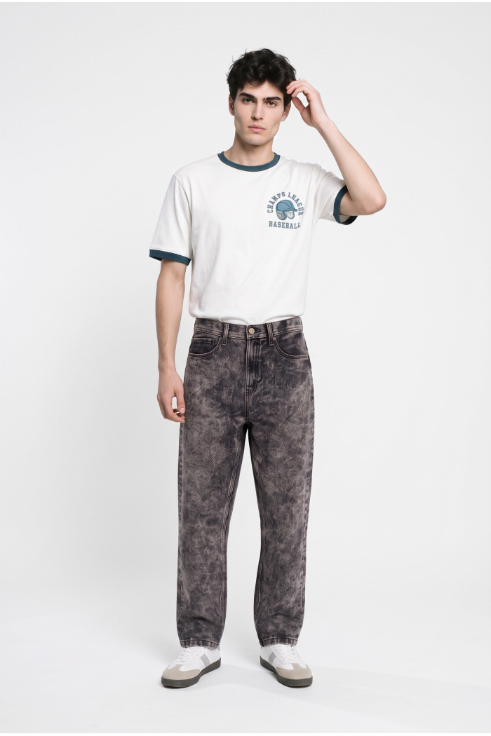 Jean loose gris oscuro con diseños y tiro bajo
