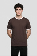 Camiseta café oscura manga corta con contrastes blancos
