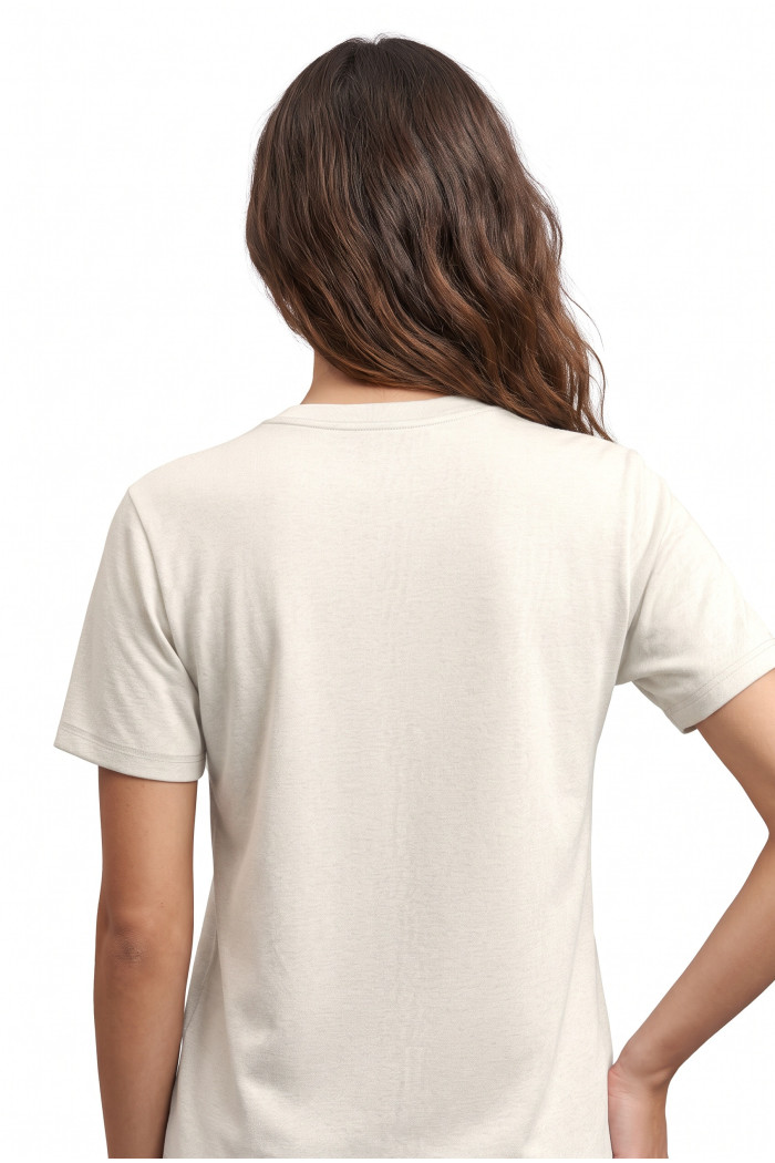 Camiseta college crema cuello redondo con texto college

