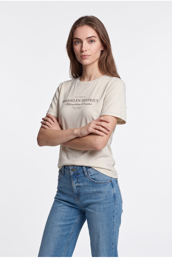Camiseta college en algodón crema clara manga corta
