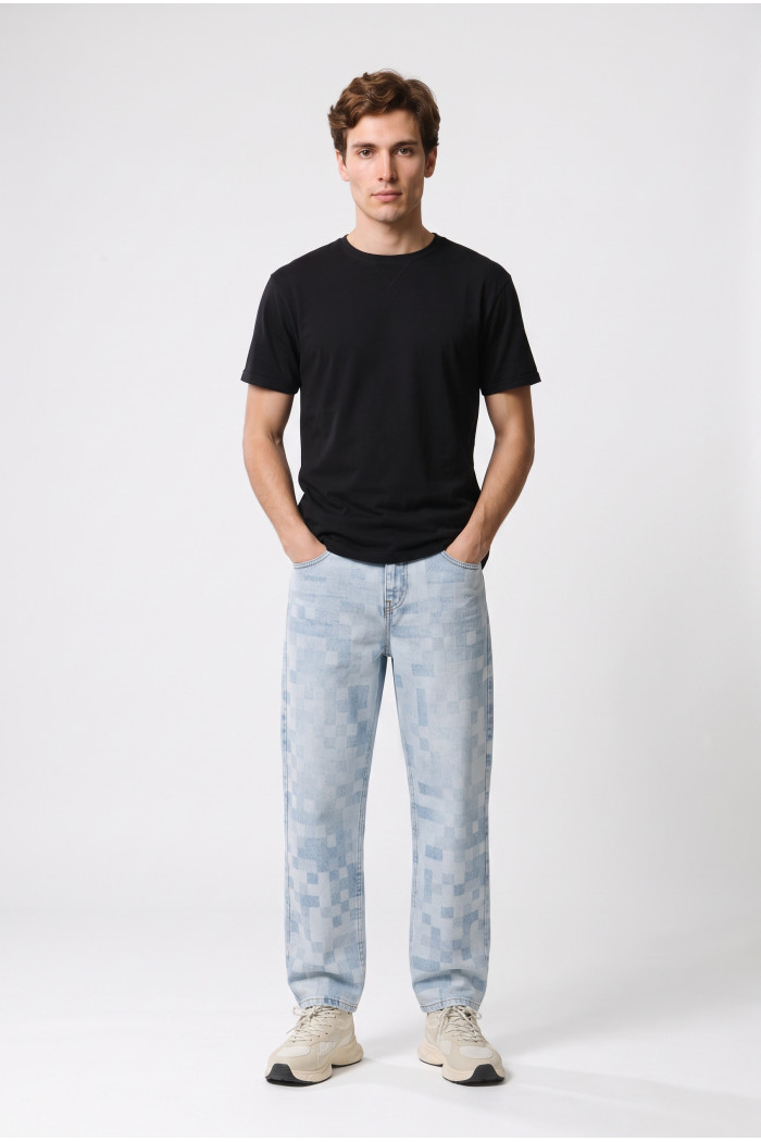 Jean loose tiro medio azul claro con diseños de cuadros
