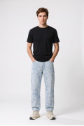 Jean loose tiro medio azul claro con diseños de cuadros
