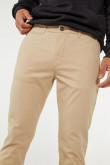 Pantalón tipo chino tiro medio unicolor con bolsillos en ribete