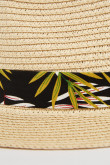 Sombrero tejido crema claro con cinta decorativa negra con diseños