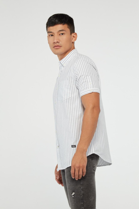 Camisa manga corta unicolor con estampado de rayas verticales