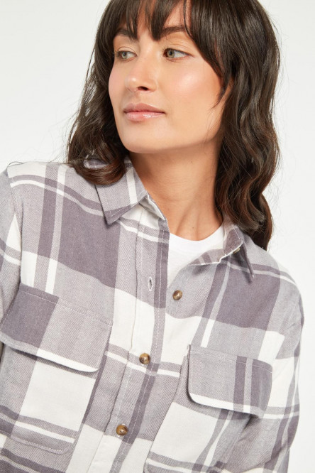Blusa unicolor manga larga a cuadros con doble bolsillo delantero
